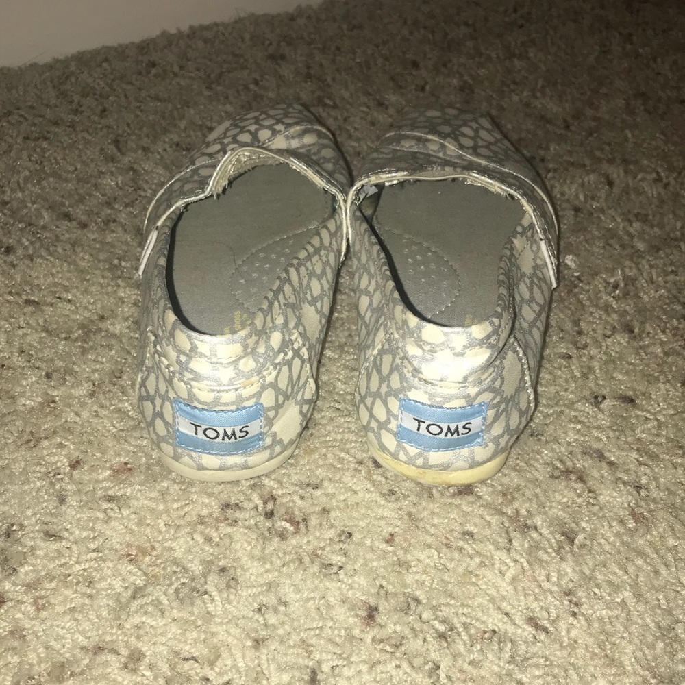 TOMS - Picture 3 of 3